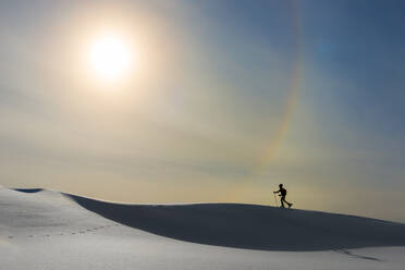 Skier alkpinist iwith rainbow - INGF12158