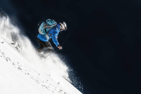 Skier in fresh snow - INGF12159