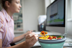 Female Worker In Office Having Healthy Vegan Lunch At Desk - INGF12669