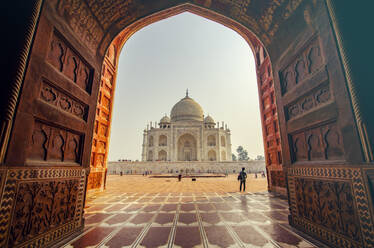 Taj mahal with people - INGF12771