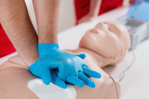 First Aid Training - Cardiopulmonary resuscitation. First aid course. - INGF12822