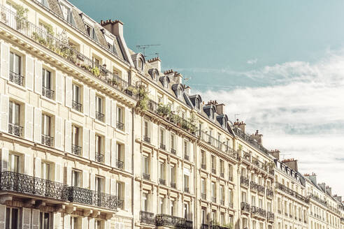 Frankreich, Ile-De-France, Paris, Reihe historischer Wohnungen in der Rue de Rome - TAMF03958