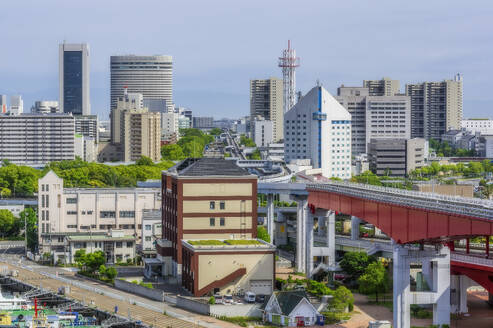 Japan, Präfektur Hyogo, Kobe, Gebäude rund um den Hafen von Kobe - THAF03242