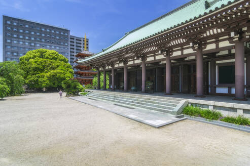 Japan, Präfektur Fukuoka, Stadt Fukuoka, Tocho-ji-Tempel im Sommer - THAF03257