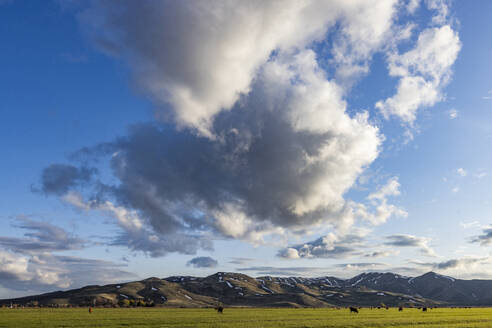 USA, Idaho, Bellevue, Majestic clouds over foothills near Sun Valley - TETF02277