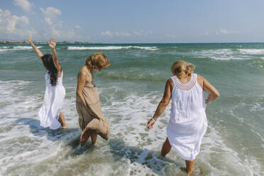 Carefree friends enjoying in sea at beach - SIF00926