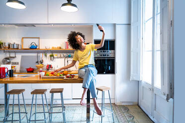 Beautiful latino young woman at home - Pretty south american with curly hair female portrait, lifestyle and domestic life scene - DMDF05808