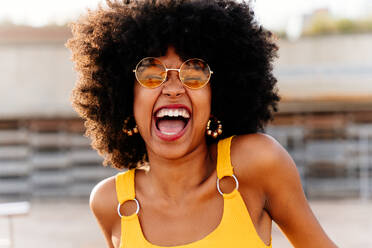 Beautiful young happy african woman with afro curly hairstyle strolling in the city - Cheerful black student portrait outdoors - DMDF06015