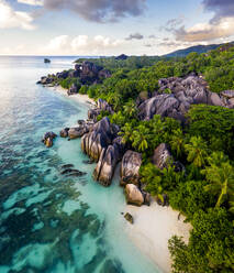 Wunderschöner Strand mit weißem Sand auf einer tropischen Insel der Seychellen - Der berühmte Strand von Anse d'Argent auf La Digue - DMDF06089