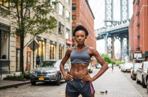 Young fitness woman running in New York - Sportive girl training outdoors, concepts about sport and healthy lifestyle - DMDF06446