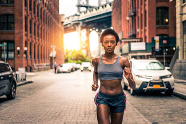 Young fitness woman running in New York - Sportive girl training outdoors, concepts about sport and healthy lifestyle - DMDF06448