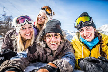 Group of friends with ski on winter holidays - Skiers having fun on the snow - DMDF06602
