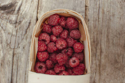 Wooden box with raspberries on table - ASHF00012