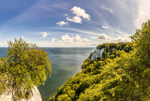 Deutschland, Mecklenburg-Vorpommern, Ostsee von der Steilküste der Insel Rügen aus gesehen - FRF01028