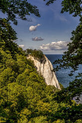 Deutschland, Mecklenburg-Vorpommern, Ostsee von der Steilküste der Insel Rügen aus gesehen - FRF01029