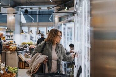 Senior woman buying groceries in supermarket - MASF39774