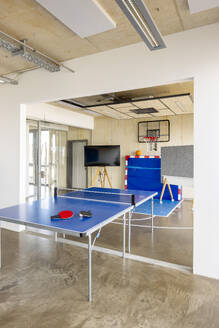 Table tennis in modern office - PESF04037