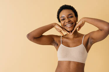 Beauty portrait of beautiful black woman wearing lingerie underwear - Pretty african young woman posing in studio, concepts about beauty, cosmetology and diversity - DMDF07195