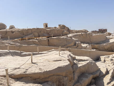 Der unvollendete Obelisk, der größte bekannte antike Obelisk, befindet sich in den Steinbrüchen in Assuan, Ägypten, Nordafrika, Afrika - RHPLF28081