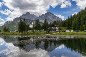 Genießen Sie den atemberaubenden Blick auf den Antorno-See in den Bellunesischen Dolomiten, in Auronzo di Cadore, Bezirk Belluno, Venetien, Italien, Europa - RHPLF28196