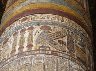 Säule im Hathor-Tempel, mit dessen Bau 54 v. Chr. begonnen wurde, Teil des Dendera-Tempelkomplexes, Dendera, Ägypten, Nordafrika, Afrika - RHPLF28235