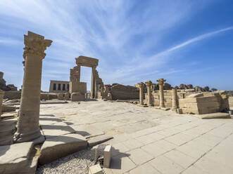 Tor des Domitian und Trajan, Nordeingang des Hathor-Tempels, Dendera-Tempelanlage, Dendera, Ägypten, Nordafrika, Afrika - RHPLF28241