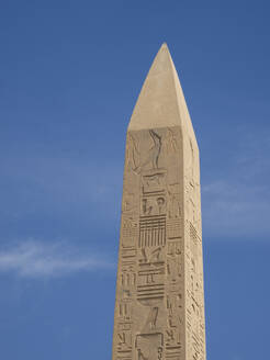 Der Obelisk von Thutmosis I. steht im Tempelkomplex von Karnak, einer UNESCO-Welterbestätte in der Nähe von Luxor, Ägypten - RHPLF28311