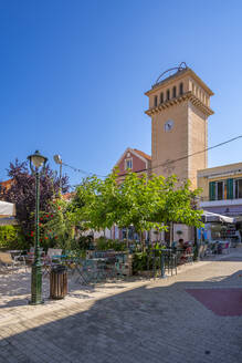 Blick auf den Glockenplatz in Argostoli, Hauptstadt von Kefalonia, Argostolion, Kefalonia, Ionische Inseln, Griechische Inseln, Griechenland, Europa - RHPLF28735