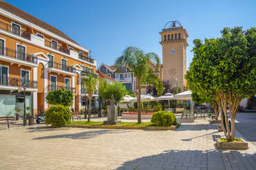 Blick auf den Glockenplatz in Argostoli, Hauptstadt von Kefalonia, Argostolion, Kefalonia, Ionische Inseln, Griechische Inseln, Griechenland, Europa - RHPLF28738