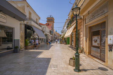 Blick auf die Einkaufsstraße in Argostoli, Hauptstadt von Kefalonia, Argostolion, Kefalonia, Ionische Inseln, Griechische Inseln, Griechenland, Europa - RHPLF28767