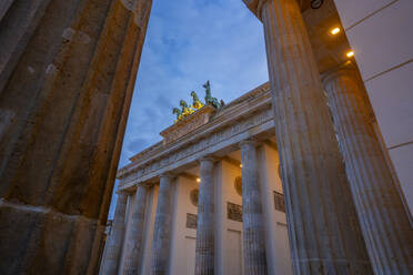 View of Brandenburg Gate at dusk, Pariser Square, Unter den Linden, Berlin, Germany, Europe - RHPLF28839