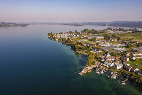 Deutschland, Baden-Württemberg, Luftaufnahme der Insel Reichenau in der Sommerdämmerung - WDF07404