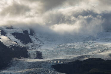 Island, Dichter Nebel über dem Fjallsjokull-Gletscher - RUEF04164