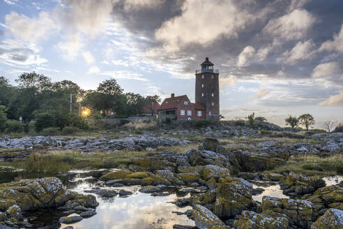 Dänemark, Bornholm, Svaneke, Leuchtturm bei Sonnenuntergang - KEBF02754