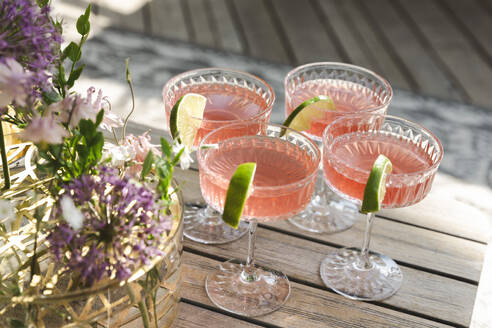 High angle view of fresh drinks with lime slices on glass at patio - MASF40361