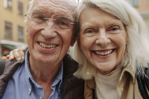 Portrait of happy senior couple in city - MASF40553