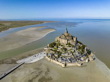 Frankreich, Normandie, Luftaufnahme des Mont Saint-Michel - AMF09980