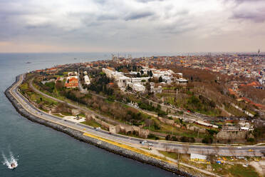 Aerial view of Topkapi Palace situated in the historical peninsula of Istanbul, Turkey. - AAEF23054