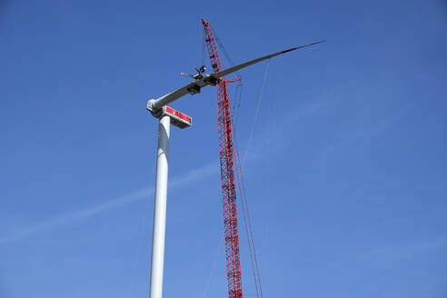 Germany, Rhineland-Palatinate, Flonheim, Construction of large wind turbine - BSCF00671