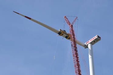 Deutschland, Rheinland-Pfalz, Flonheim, Bau einer großen Windkraftanlage - BSCF00673