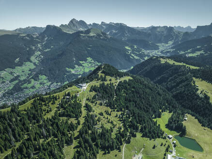 Aerial view of the mountain ridge at the top of Alpe di Siusi (Seiser Alm) on the Dolomites mountains with Secede peak in background, Ortisei, Trentino, South Tyrol in Northern Italy. - AAEF23566