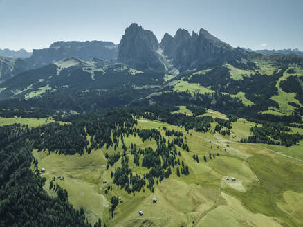 Aerial view of Sassolungo (Langkofel), a mountain peak on the Dolomites from Alpe di Siusi (Seiser Alm) in Trentino, South Tyrol in Northern Italy. - AAEF23574