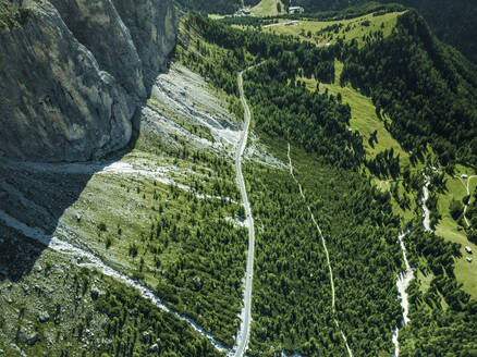 Aerial view of vehicles driving across Passo Gardena road on the Dolomites Mountains, Trentino, South Tyrol, Italy. - AAEF23607