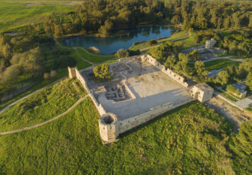 Luftaufnahme des Nationalparks Tel Afek, Antipatris, Israel. - AAEF23841