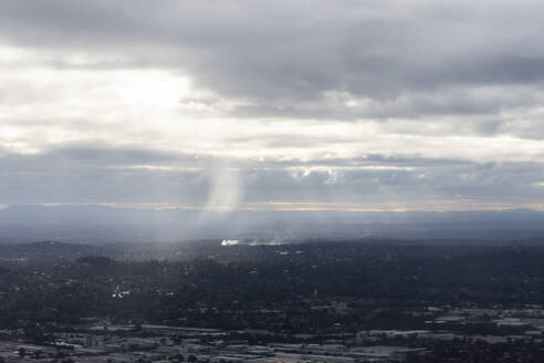 Luftaufnahme von Glimmer of Light Falling Through Cloud Cover Above, Victoria, Australien. - AAEF23867