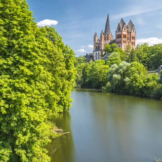 Germany, Hesse, Limburg-Weilburg, River Lahn in summer with Limburg Cathedral in background - MHF00733