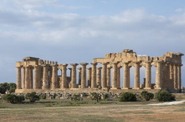 Italien, Sizilien, Selinunte, Außenseite eines antiken griechischen Tempels - FCF02153