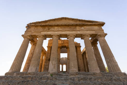 Italien, Sizilien, Agrigento, Außenansicht des Tempels der Concordia - FCF02157