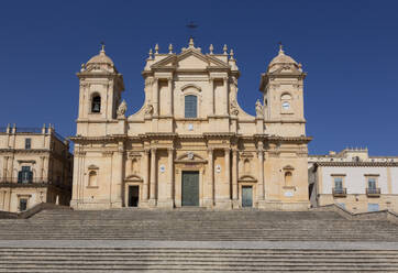 Italien, Sizilien, Noto, Fassade der Kathedrale von Noto - FCF02162