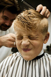 Customer getting haircut by barber - MRPF00018